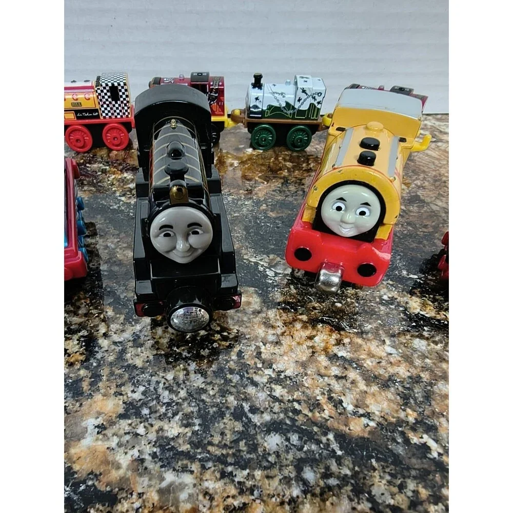 Lot Of 10 Thomas The Train And Friends Engines Cars Magnetic & Connector Toys